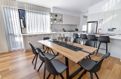 Mickleham House | lavish home while away, enjoy new home, airport/city hide out. Not to miss