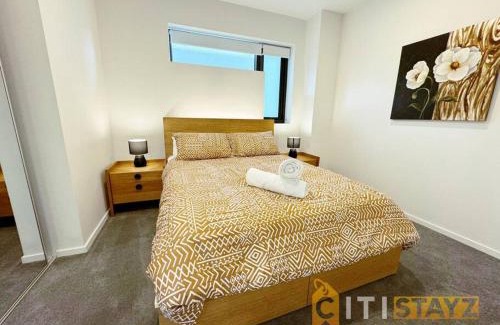 Lyneham Apartment | Lavish in Lyneham - 2BD 1Bth Apt