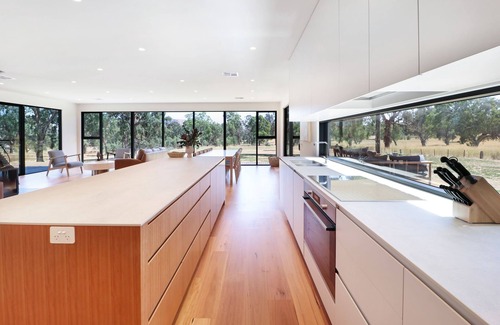 Mansfield House | Lawson Lodge - Modern home minutes from Lake Eildon