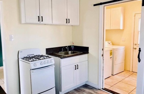 Inglewood House | LAX guest house