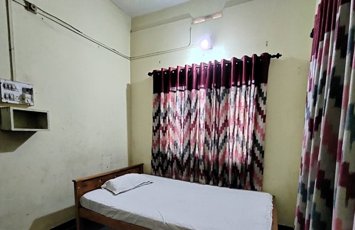 Perintalmanna Hotel | Layali Ooty Transit Lodging