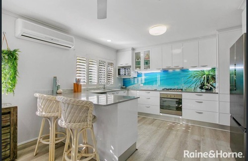 Tin Can Bay House | LAZE AROUND THE POOL