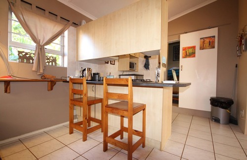 Wavecrest Cottage | Lazybay cottage set in a quiet garden in walking distance to the beach and shops