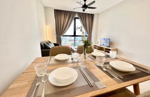 Tropicana Apartment | LB Cozy Home 1-10Pax 3Room Tropicana 4QBeds BalconyTV