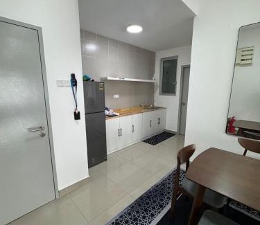 Puchong Apartment | LBS Skylake Residence - TheMalaikaHomestay