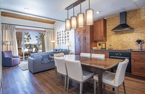 Black Butte Ranch Condo | LC025-26 | Modern split level two-bedroom condo with views of Cascade Range.