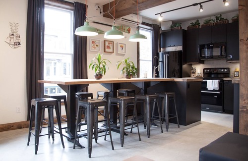 De Lorimier Apartment | Le Bed & Cocktail