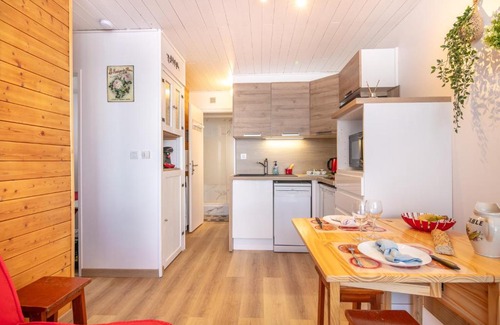 Chamrousse Apartment | Le Bleuet - Vue montagne pistes accessibles à pied