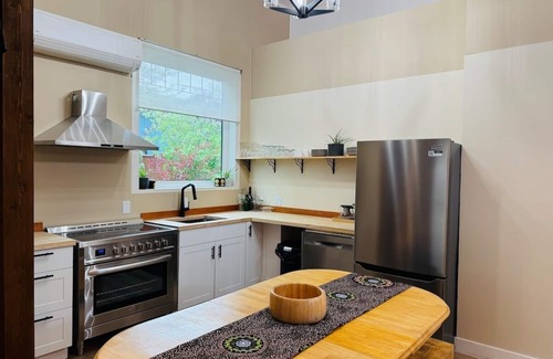 Historic Downtown Fernie House | Le Bon Lit Downtown Sutie