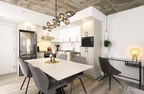 Saint-Roch Apartment | Le Bouleau | BBQ & pool | Office & wifi