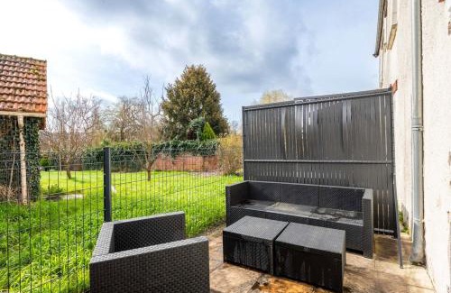 Saint-Cheron Apartment | Le Broadway ~ Terrasse ~ Proche Gare