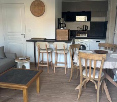 Gallargues-le-Montueux House | Le cabanon aux volets verts