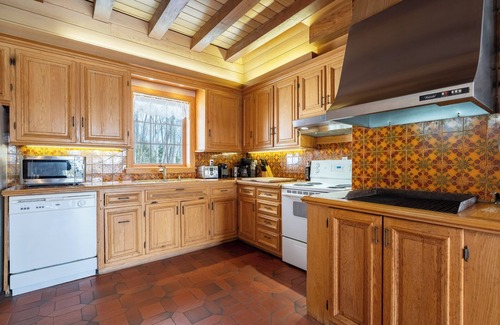 Sainte-Ann-des-Lacs Ski Chalet | Le Chalet des Collines | Lake Access | Spa | Sauna