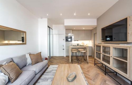 Moliere - Edgard Quinet Apartment | Le Chalet climatisé du 6ème