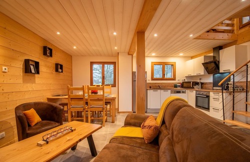Bernex Ski Chalet | Le Chalet Lovecy - View of the mountains 4/5 people