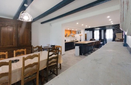 Rarecourt House | Le chat Moustic