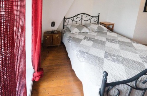 Rarecourt House | Le chat Moustic