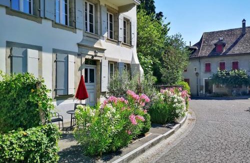 Perroy Apartment | Le Cinquante Quatre