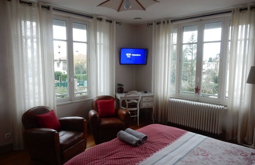 Romans-sur-Isere Bed & Breakfast | Le Clos de Musset, 2 ch-tele-garden-parking - Nature in the city