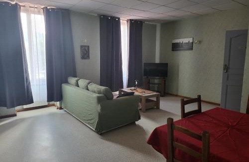 Bourg-de-Thizy Hotel | Le Clos Fleuri