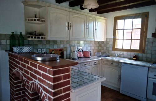 Saint-Aubin-de-Scellon Cottage | Le Clos du Savourey, charming Normandy farmhouse, sleeps 6