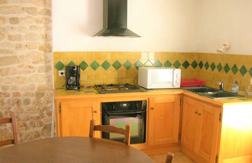 Saint-Dezery Cottage | Le Clos Massadau, former home of shepherd