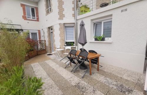 Bourgogne-Fresne Apartment | Le Clos Saint Martin
