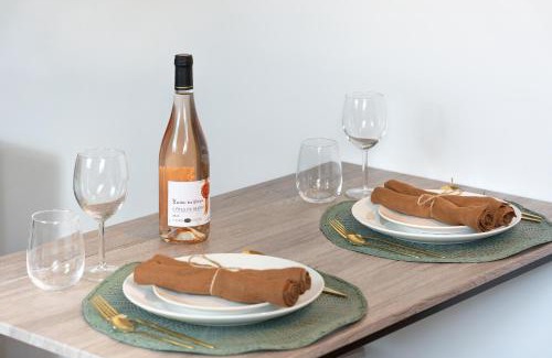 Clermont Apartment | Le Cocon Forestier - Proche aéroport Beauvais, Chantilly, forêt de Hez-Froidmont, parking public gratuit, Wifi & Netflix