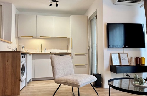 Gambetta Apartment | Le cocoon - bedroom apartment with air conditioning in the city center