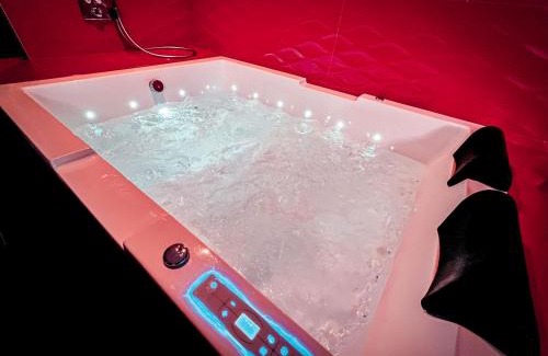 Hoenheim Apartment | Le Confiden'spa Loft 55m2 Jacuzzi - Billard - Cheminée - Terrasse