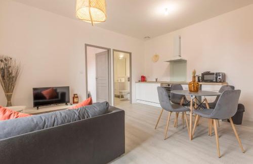 Castelsarrasin Apartment | LE CORAIL - 1 chambre, idéal couple, parking, 10min Canal du Midi