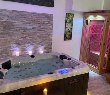 Cuvilly Apartment | Le Cosily jacuzzi et sauna privatif