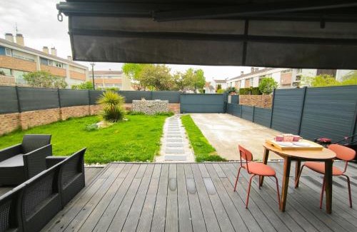 Saint-Quentin-en-Yvelines Apartment | Le Cupidon, cocon privé avec Spa, Sauna, Cinéma Netflix et Jardin privé