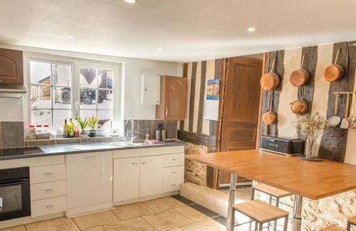 Fauguernon House | Le Domaine de la Désirée Séjours, Fêtes, Séminaires Piscine, Tennis 45+ Couch