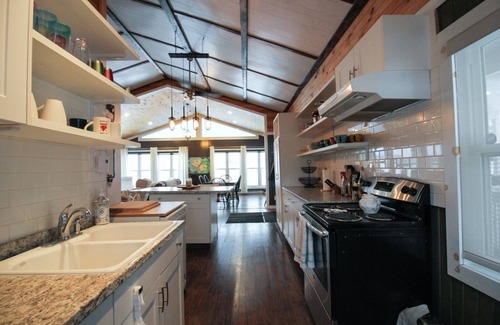 Saint-Andre-Avellin Cottage | Le Duc on the Lake - Cozy waterfront Cottage