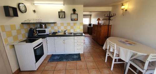 Villers-Carbonnel Apartment | Le Gîte Les Grives