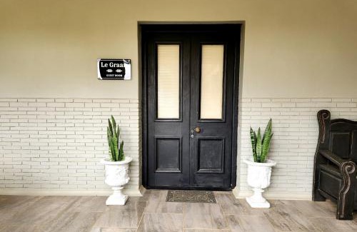 Malmesbury Apartment | Le Graan Guestroom