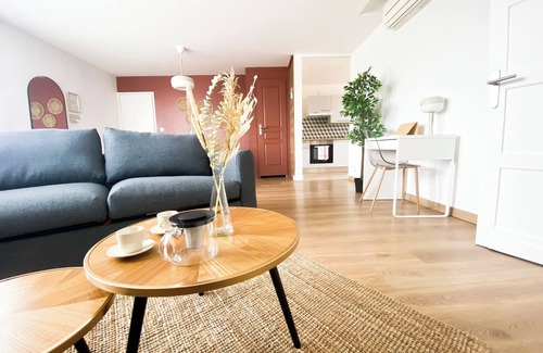 Perigueux Apartment | Le Grand 117 - Wifi and air conditioner