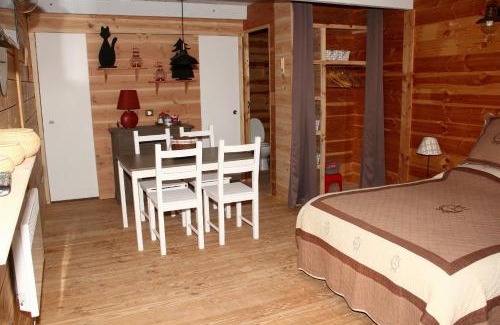 Savas-Mepin Apartment | LE GRENIER