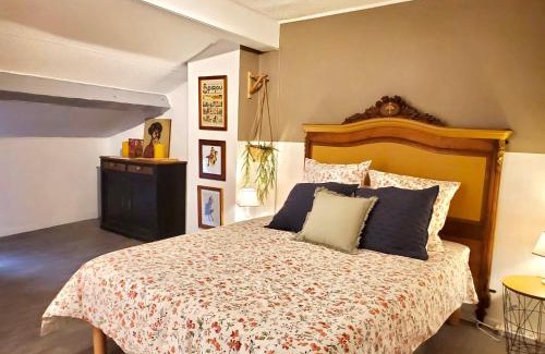 Beziers Apartment | Le Grenier superbe T3 Climatisation Terrasse Wi-Fi Netflix 15 mn coeur de ville 70m2