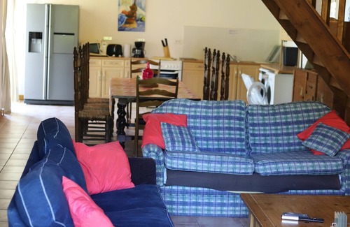 Castelnau-Riviere-Basse House | Le Hibou @ Le Prielle is a large rural 3 bedrooms gite