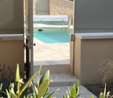 Chateauroux House | Le Jardin d'Anatole : Parking/Haut Standing