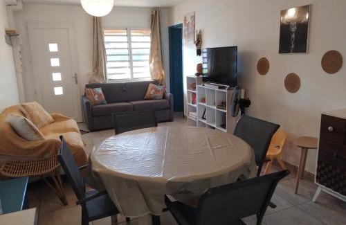 Cayenne House | Le Lodge - maison mitoyenne 2 chambres - petit jardin et terrasse
