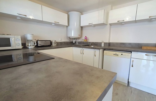 Vesseaux Apartment | Le Mûrier: air conditioning, parking, direct access to greenway