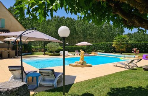 Saint-Amand-de-Belves Apartment | Le Malpas Woodpecker