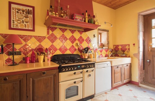 Cuisery House | Le Manoir Bressan Beautiful spacious family home, quiet, dogs OK