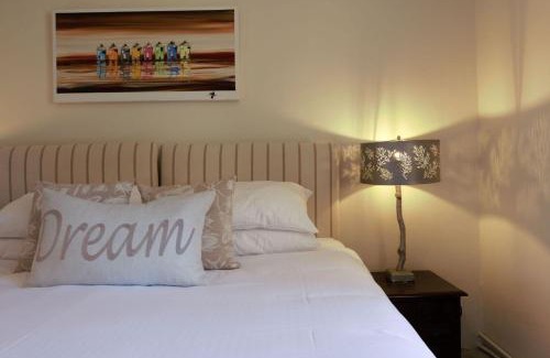 Boisredon Apartment | Le Manoir du Mûrier