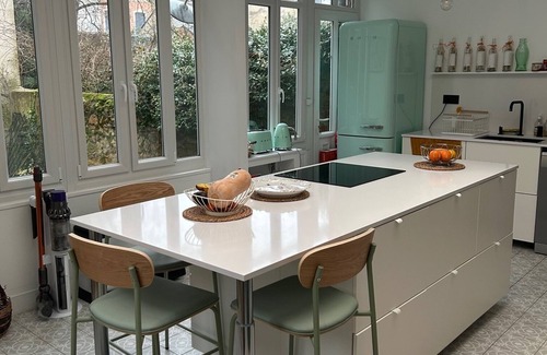 Flore House | Le Mans Gem with Garage & Garden - Motorsport Fans Welcome