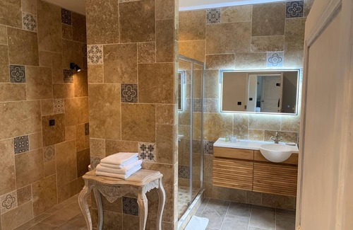 Lioux Bed & Breakfast | Le Mas aux cedres