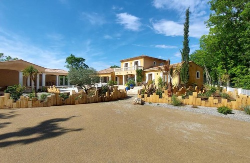 Regusse Bed & Breakfast | le Mas Provençal